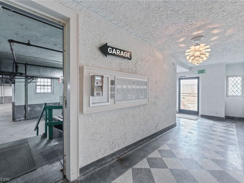 11428 Cedar Glen Parkway, Unit C2D2, Cleveland, OH 44106 Photo 2