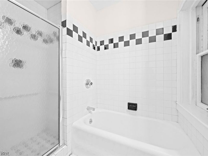 11428 Cedar Glen Parkway, Unit C2D2, Cleveland, OH 44106 Photo 24