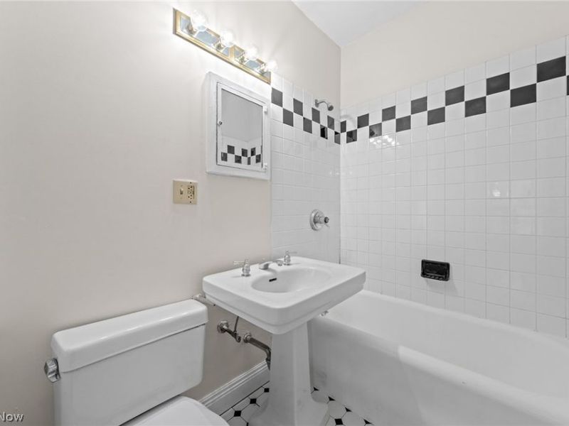 11428 Cedar Glen Parkway, Unit C2D2, Cleveland, OH 44106 Photo 26