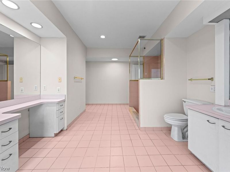 11428 Cedar Glen Parkway, Unit C2D2, Cleveland, OH 44106 Photo 32