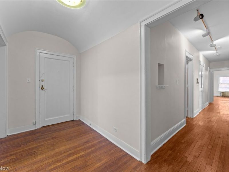 11428 Cedar Glen Parkway, Unit C2D2, Cleveland, OH 44106 Photo 6