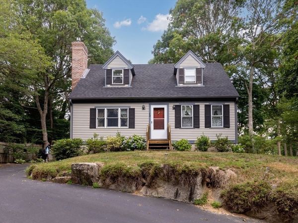 28 Cranberry Ave, Mashpee, MA 02649