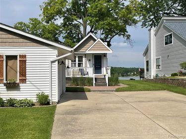 10470 King Road, Springfield Twp, MI 48350