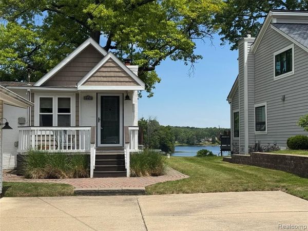 10470 King Road, Springfield Twp, MI 48350