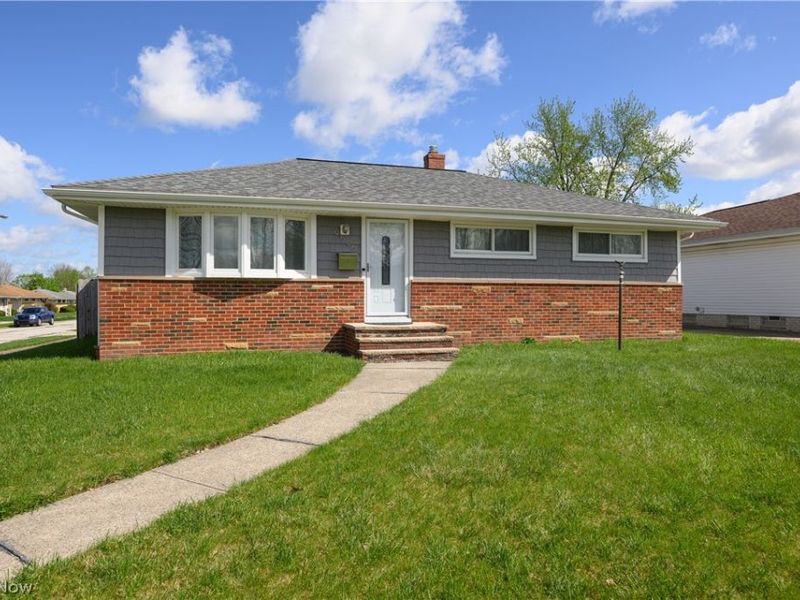 9596 Reichert Road, Parma, OH 44130 Photo 1