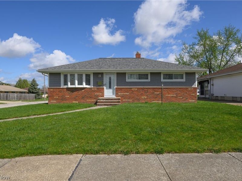 9596 Reichert Road, Parma, OH 44130 Photo 2