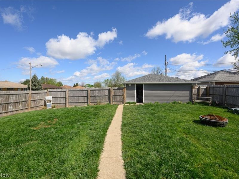 9596 Reichert Road, Parma, OH 44130 Photo 21