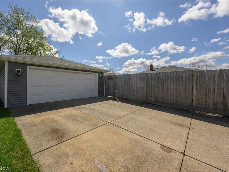 9596 Reichert Road, Parma, OH 44130 Photo 24