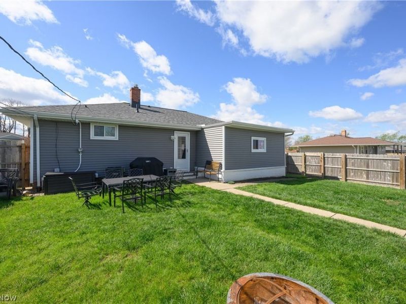 9596 Reichert Road, Parma, OH 44130 Photo 3