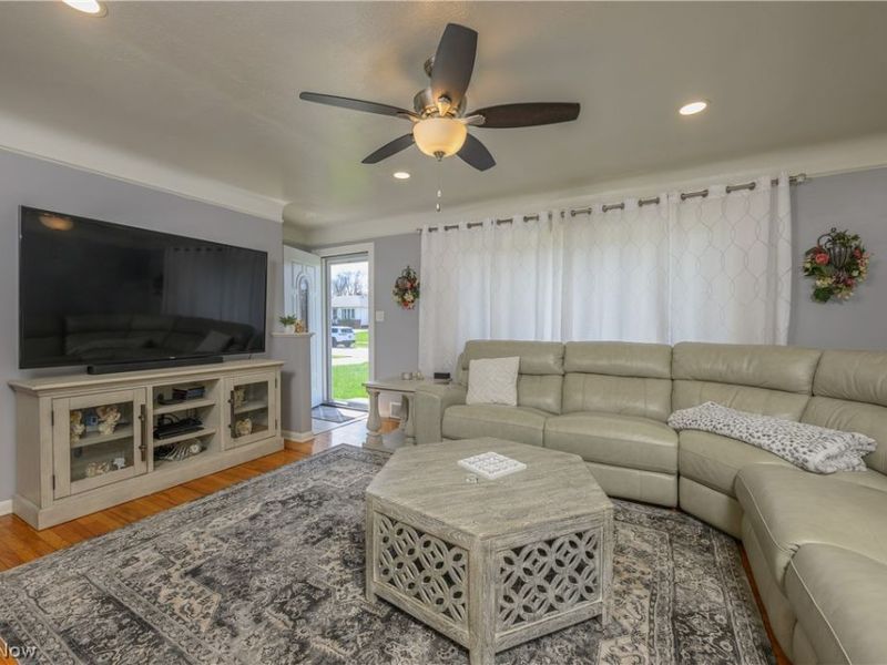 9596 Reichert Road, Parma, OH 44130 Photo 4