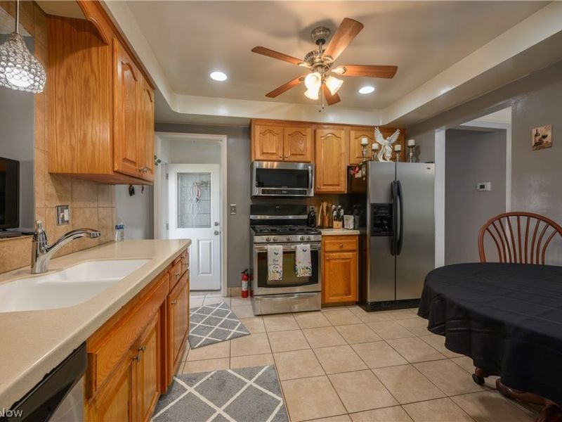 9596 Reichert Road, Parma, OH 44130 Photo 6