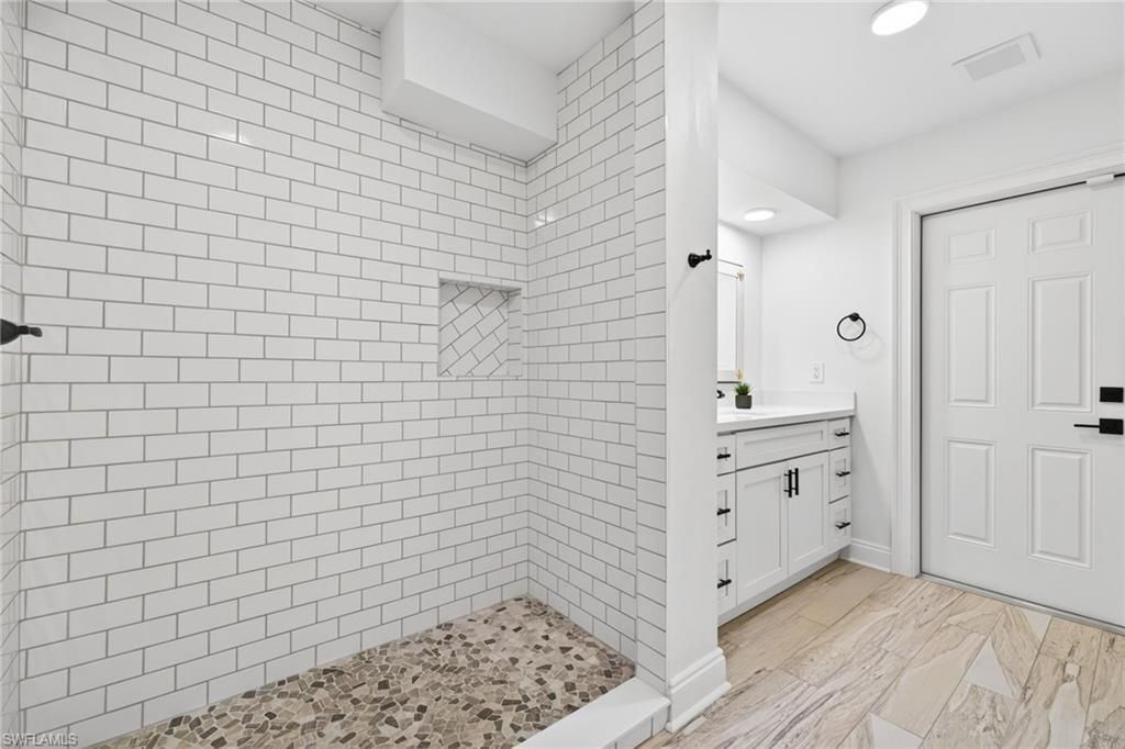 250 19th St Nw, Naples, FL 34120 Photo