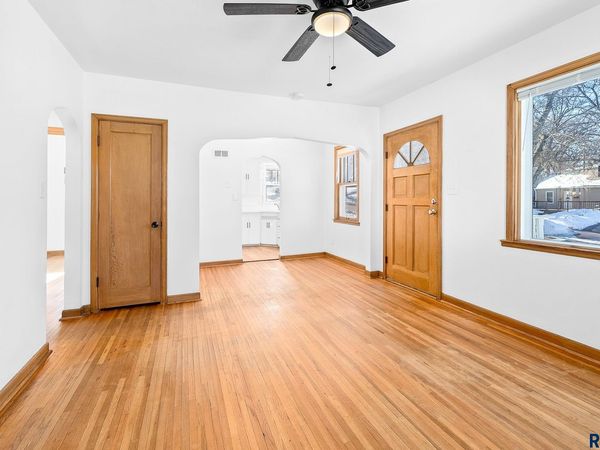 804 S Hawthorne Ave, Sioux Falls, SD 57104