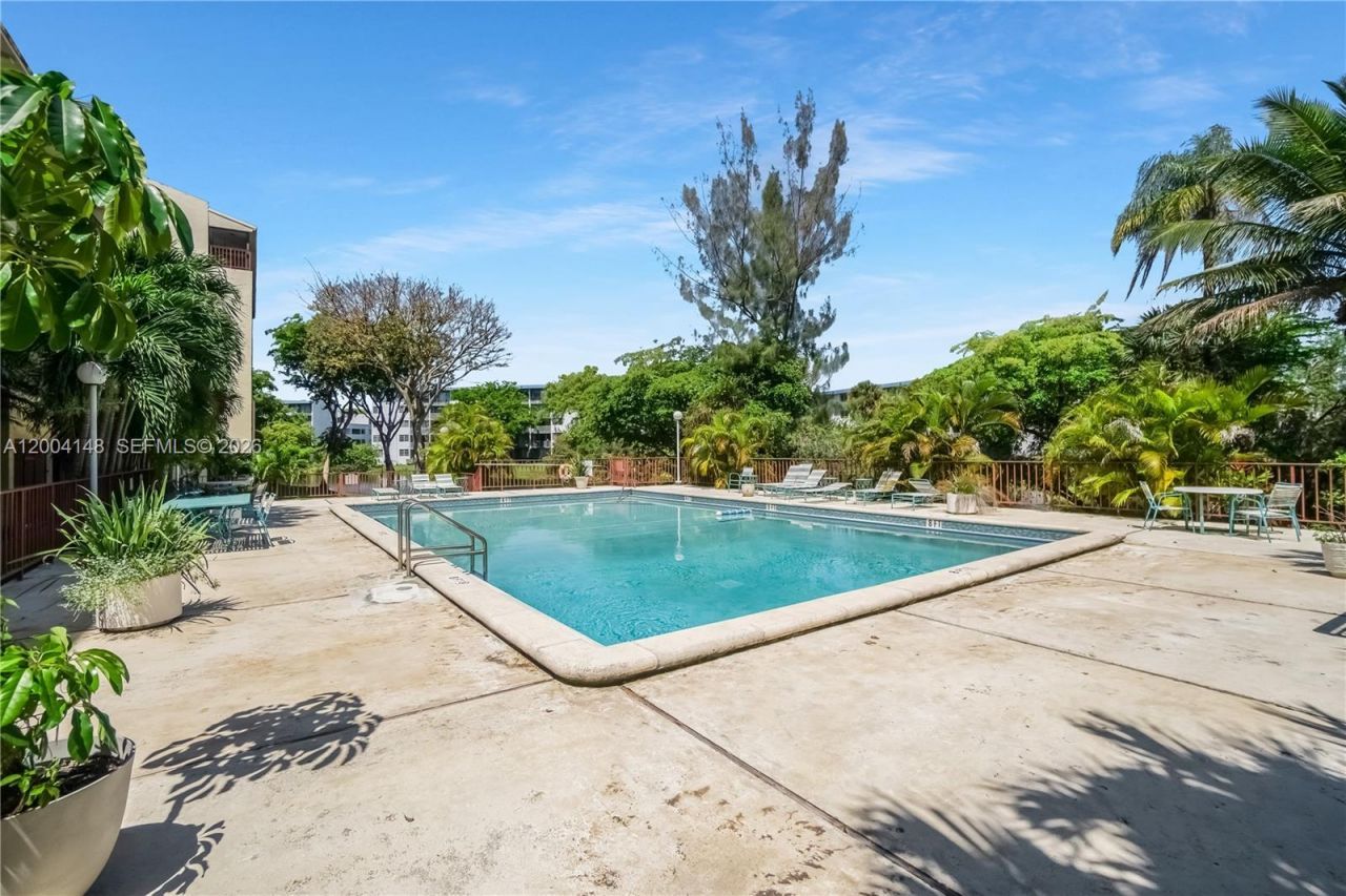8775 Park Blvd, Unit 406, Miami, FL 33172 Photo