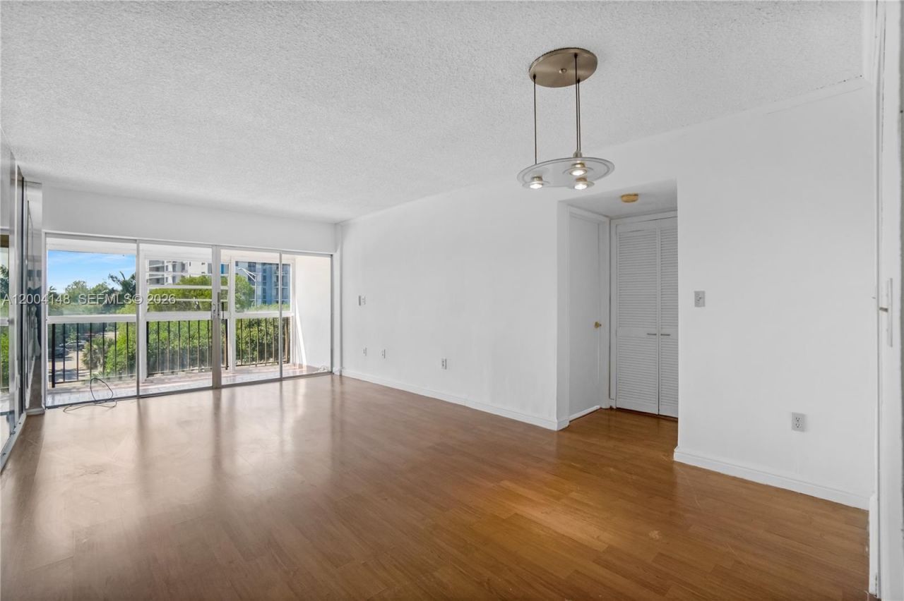 8775 Park Blvd, Unit 406, Miami, FL 33172 Photo