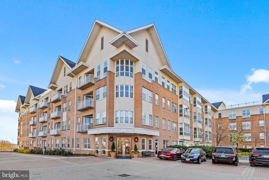 23 Pierside Drive, Unit 111, Baltimore, MD 21230 Main Photo