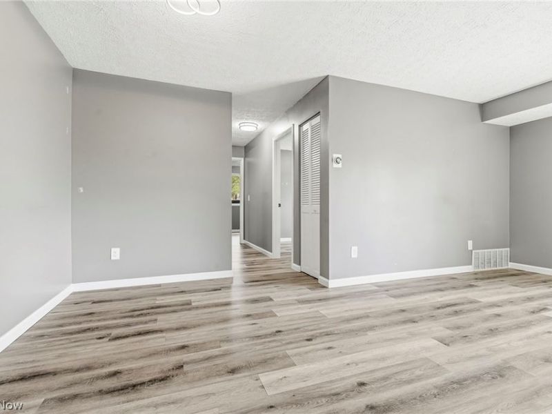 5240 Emil Avenue SW, Unit 102, Navarre, OH 44662 Photo 12