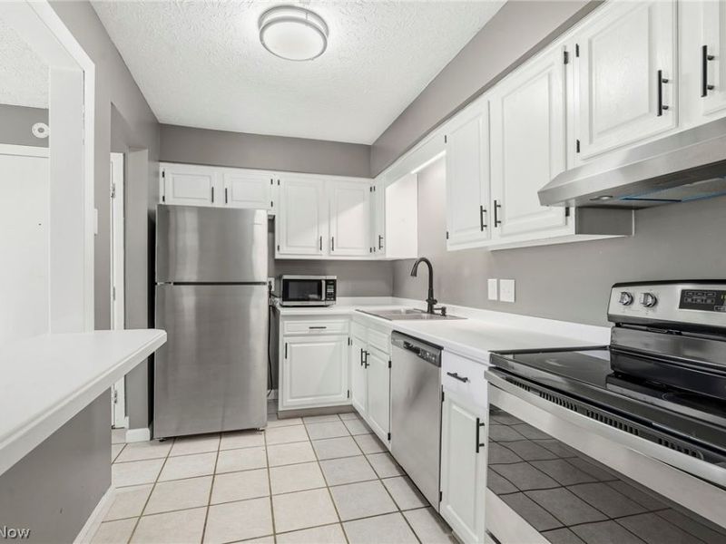 5240 Emil Avenue SW, Unit 102, Navarre, OH 44662 Photo 13