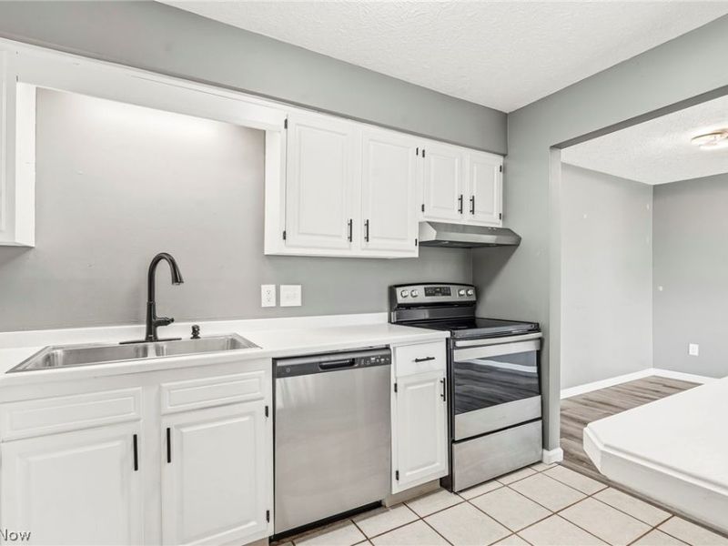 5240 Emil Avenue SW, Unit 102, Navarre, OH 44662 Photo 14