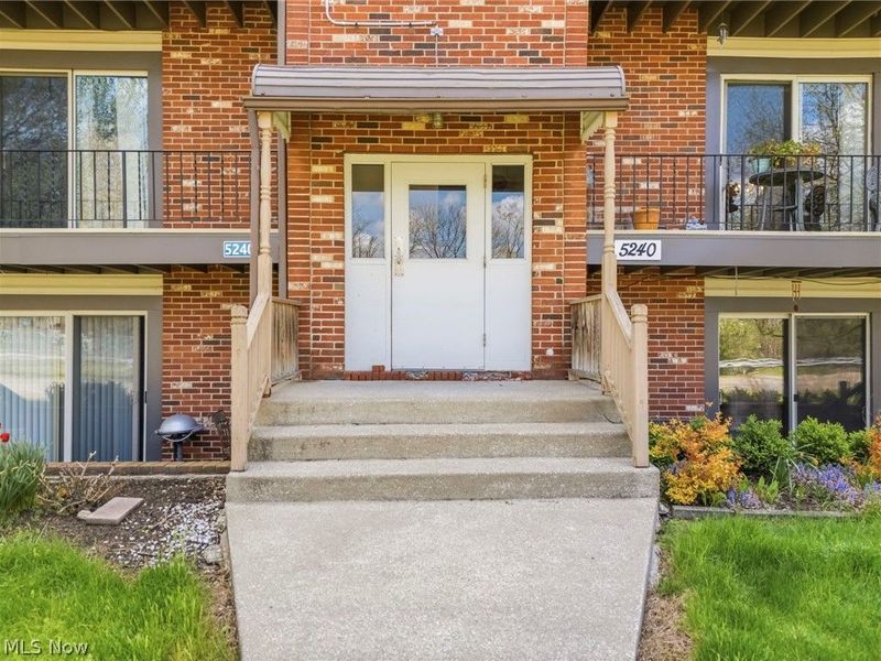 5240 Emil Avenue SW, Unit 102, Navarre, OH 44662 Photo 6