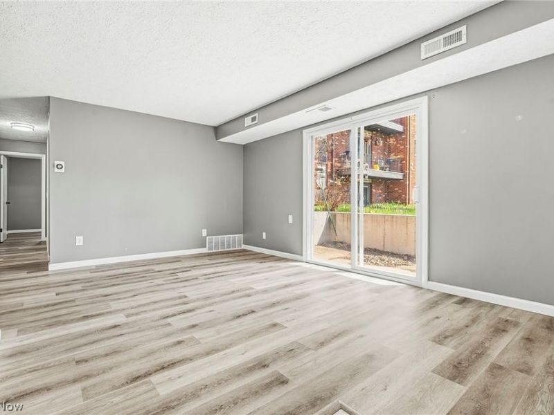 5240 Emil Avenue SW, Unit 102, Navarre, OH 44662 Photo 7