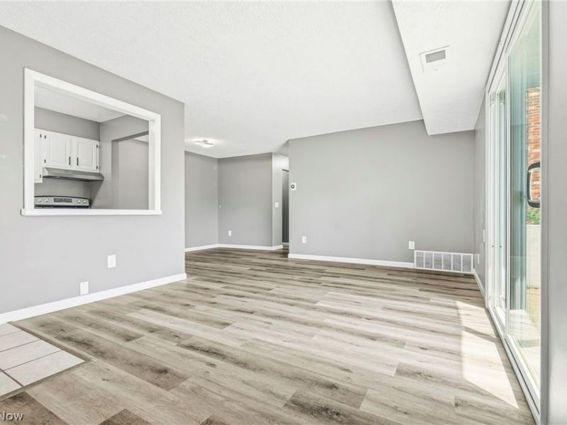 5240 Emil Avenue SW, Unit 102, Navarre, OH 44662 Photo 8