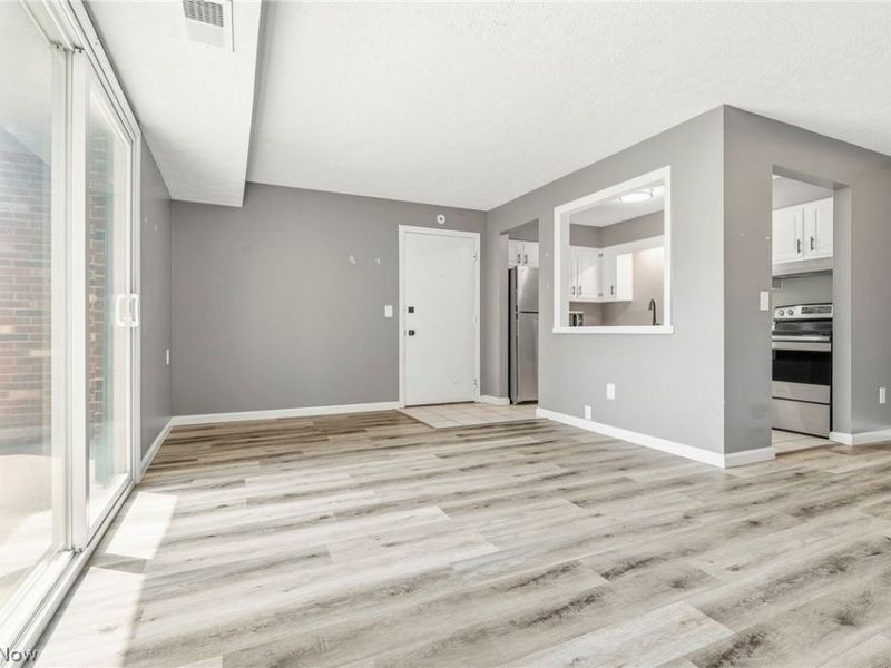 5240 Emil Avenue SW, Unit 102, Navarre, OH 44662 Photo 9