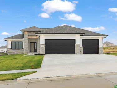 10023 Prospect Street , Papillion, NE 68046