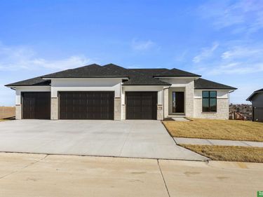 10703 S 220th Street , Gretna, NE 68028