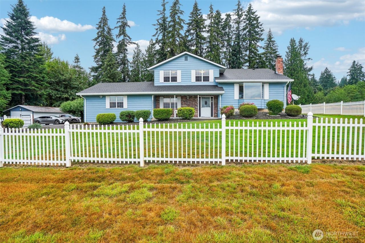 2032 W Dove Avenue , La Center, WA 98629