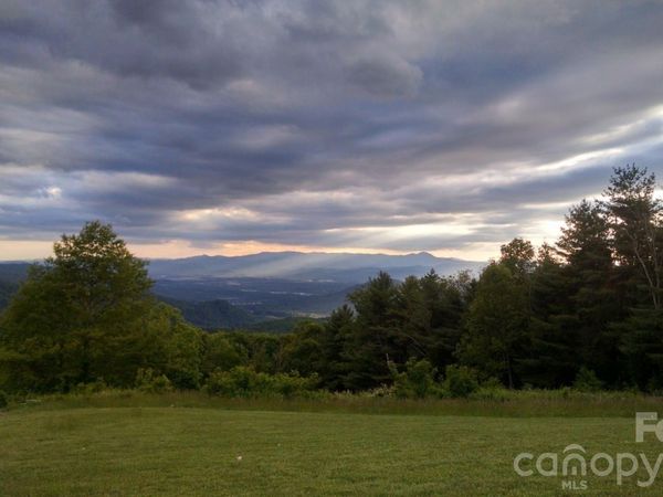 377 Grand Highland Drive, Hendersonville, NC 28792