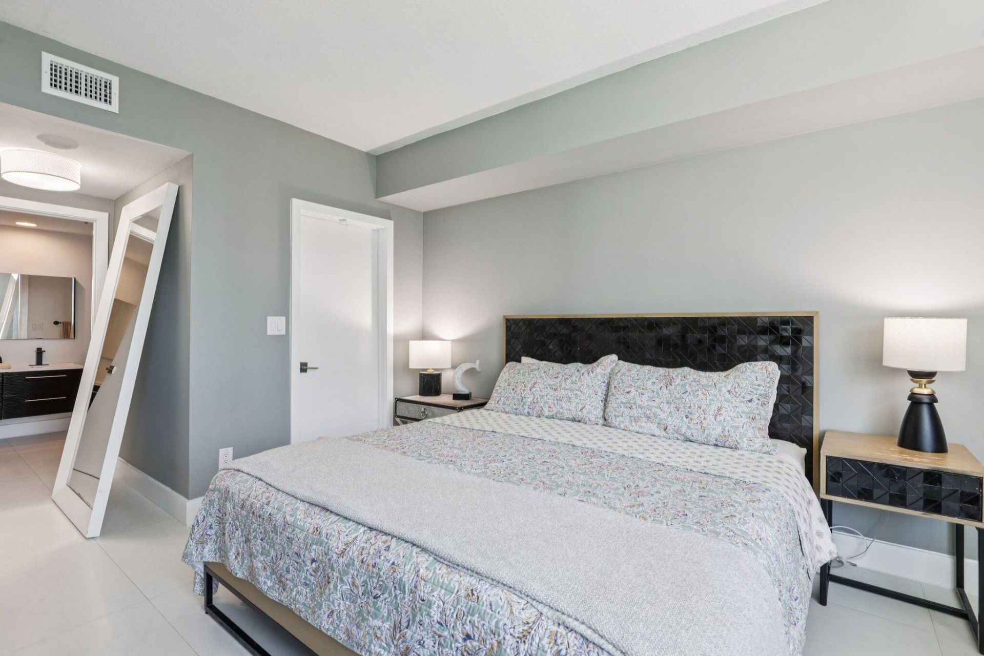 335 S Biscayne Boulevard, Unit 1607, Miami, FL 33131 Photo