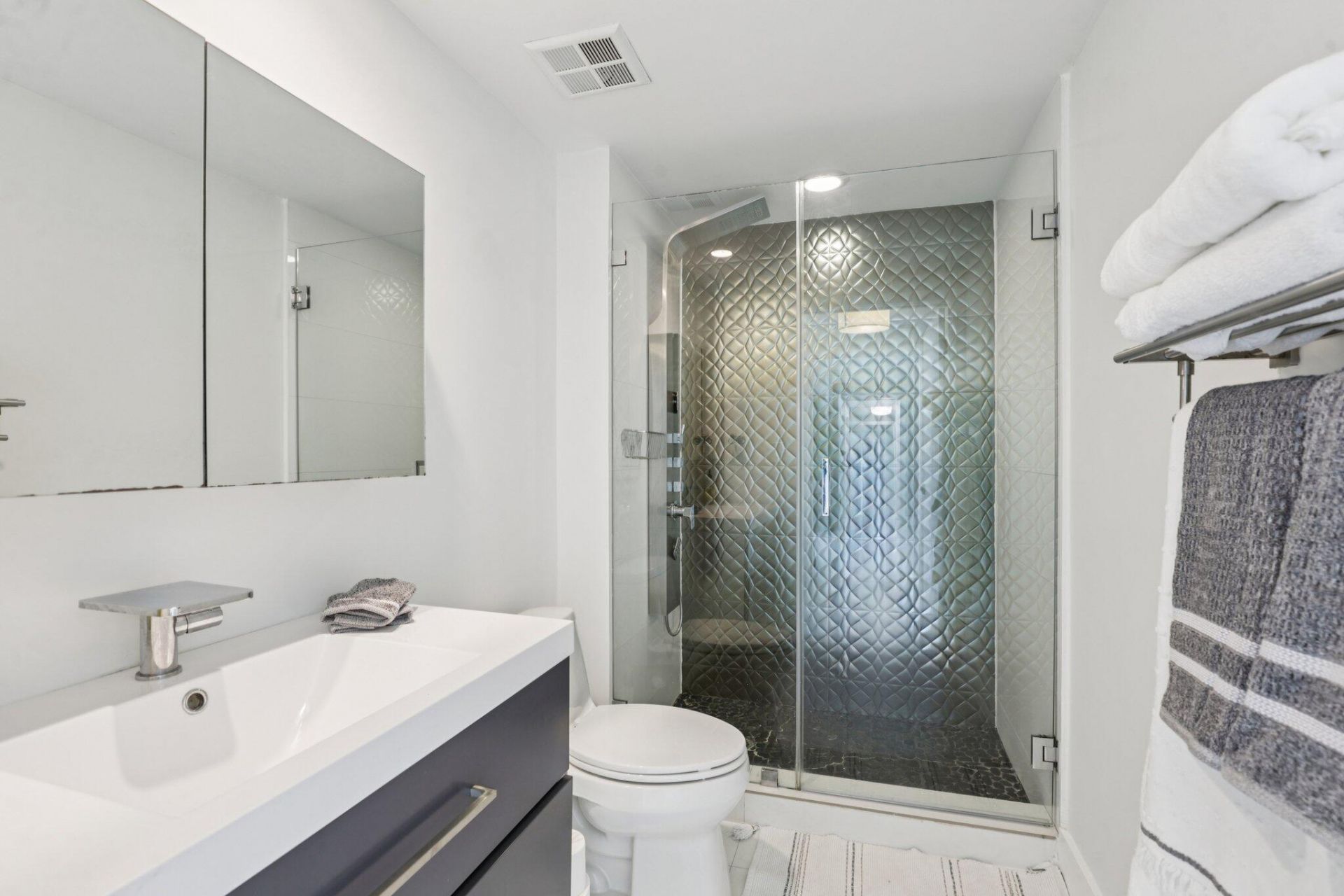 335 S Biscayne Boulevard, Unit 1607, Miami, FL 33131 Photo