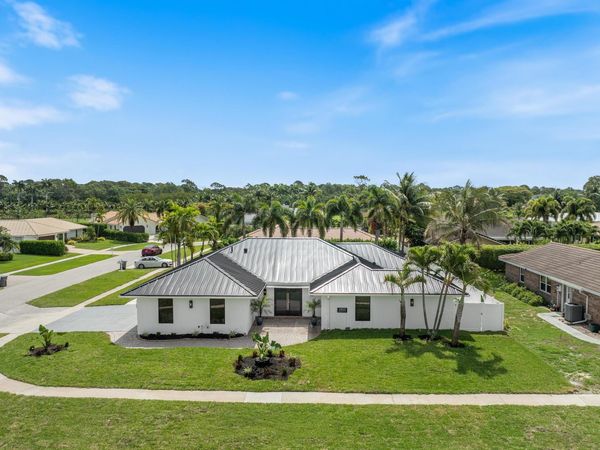 22100 Serenata Circle W, Boca Raton, FL 33433