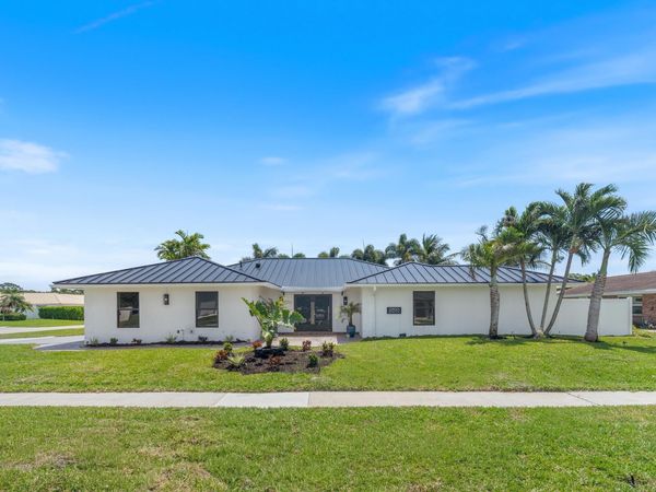 22100 Serenata Circle W, Boca Raton, FL 33433