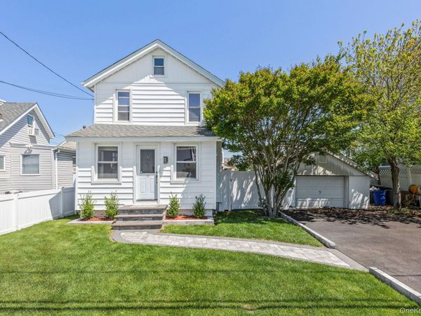 102 Clubhouse Road , Bellmore, NY 11710