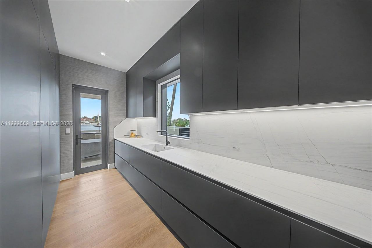 1400 W Lake Dr, Fort Lauderdale, FL 33316 Photo