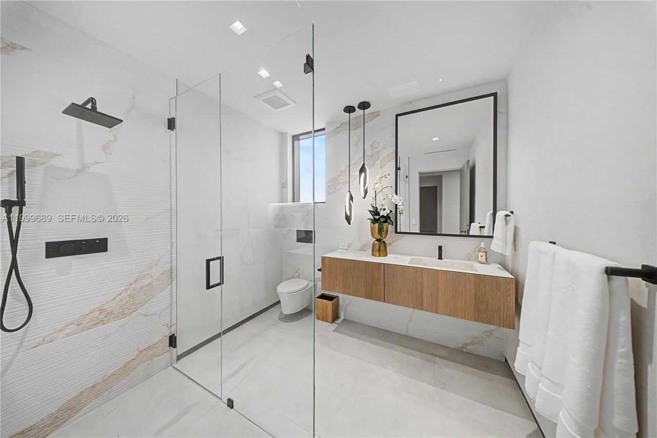 1400 W Lake Dr, Fort Lauderdale, FL 33316 Photo