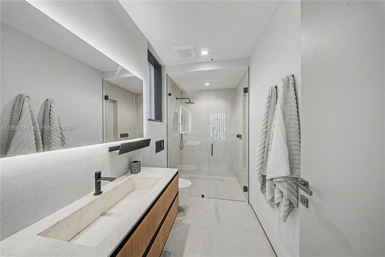 1400 W Lake Dr, Fort Lauderdale, FL 33316 Photo