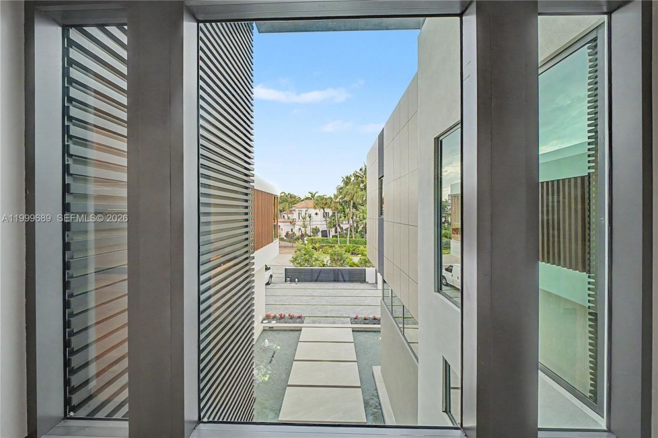 1400 W Lake Dr, Fort Lauderdale, FL 33316 Photo