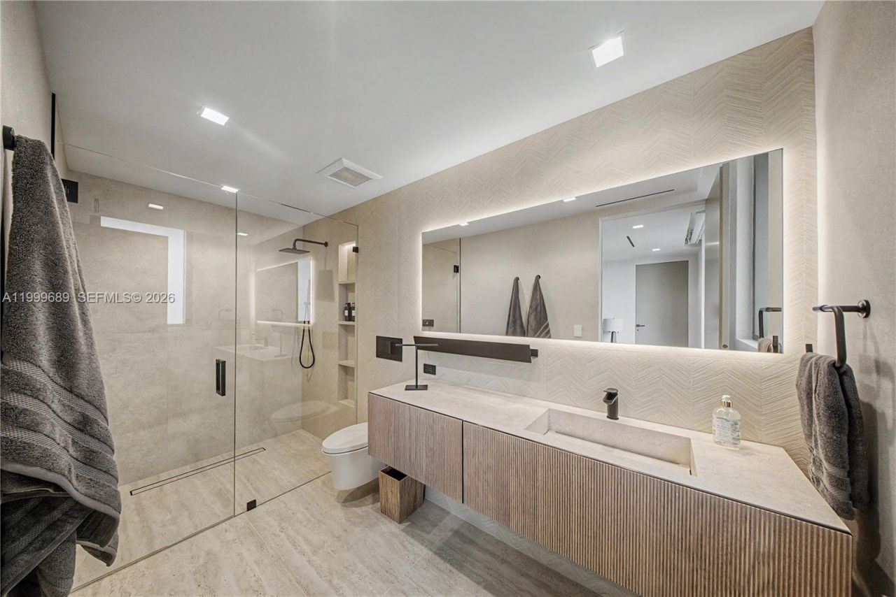 1400 W Lake Dr, Fort Lauderdale, FL 33316 Photo