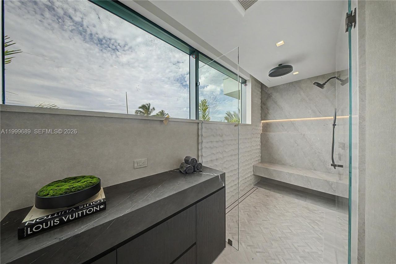 1400 W Lake Dr, Fort Lauderdale, FL 33316 Photo