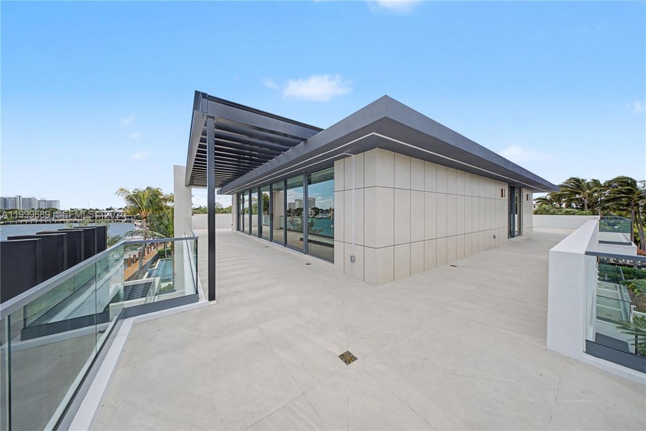 1400 W Lake Dr, Fort Lauderdale, FL 33316 Photo