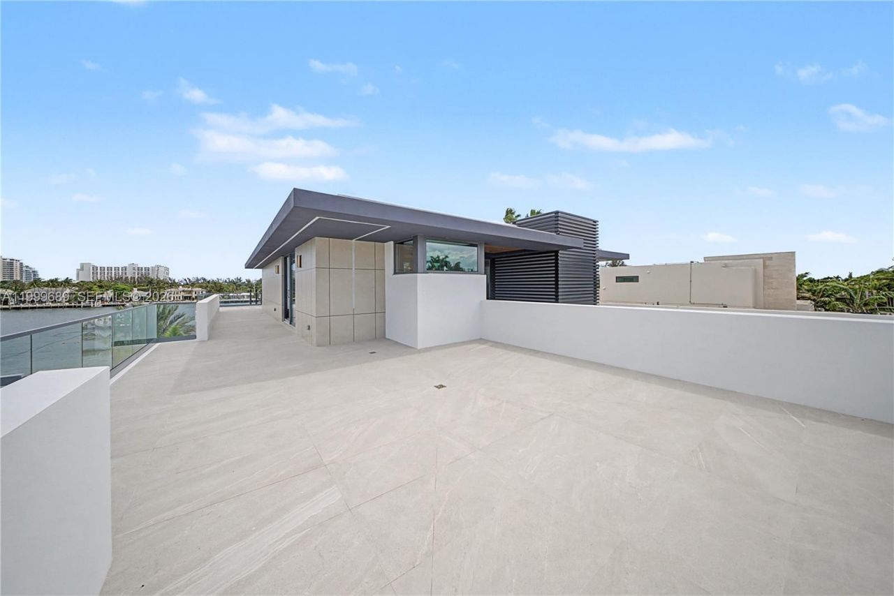 1400 W Lake Dr, Fort Lauderdale, FL 33316 Photo