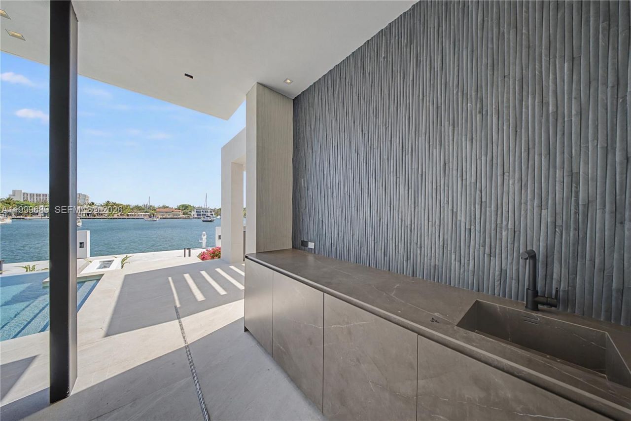 1400 W Lake Dr, Fort Lauderdale, FL 33316 Photo
