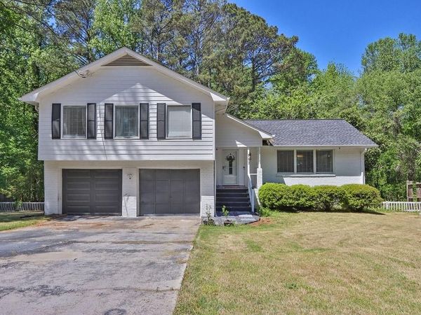 557 Rue Montaigne , Stone Mountain, GA 30083