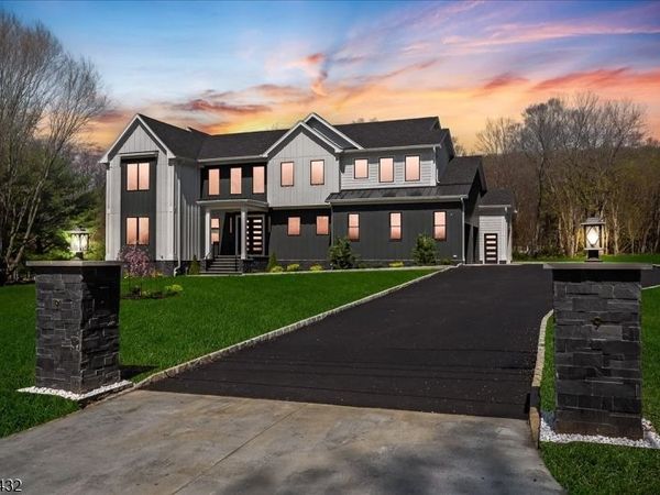 9 Midvale Dr, Warren, NJ 07059