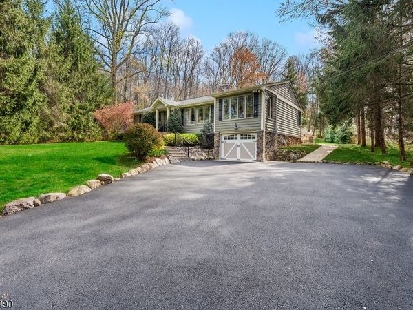 21 Turkey Hill Rd, Montville, NJ 07005