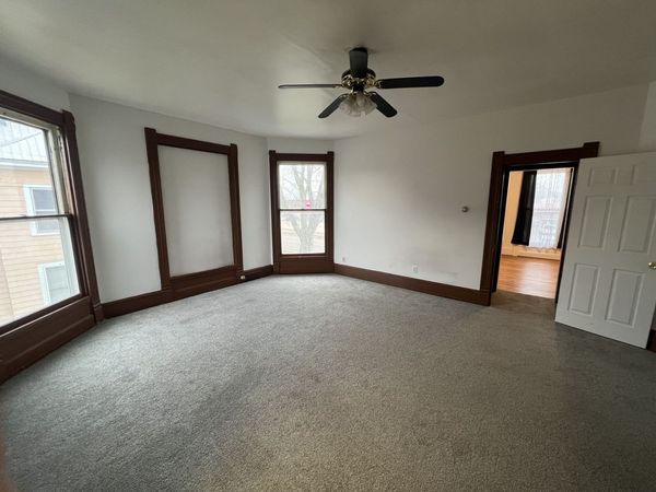 Unit B, Clinton, IA 52732