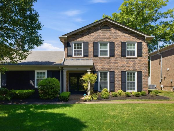 136 Boxwood Dr, Franklin, TN 37069